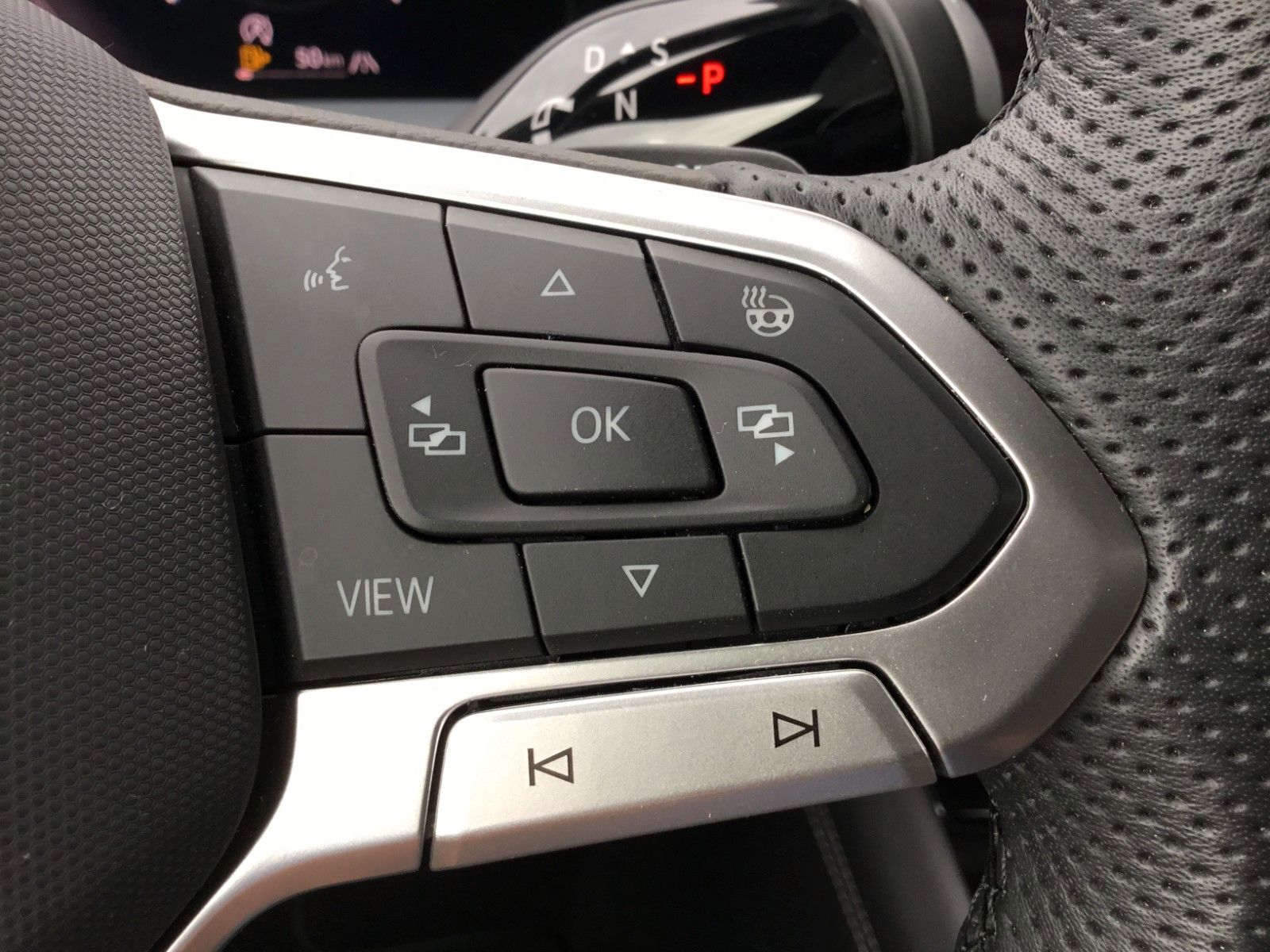 Fahrzeugabbildung Volkswagen Tayron 2.0 TSI DSG 4M R-Line+7S+Pano+AHK+Headup