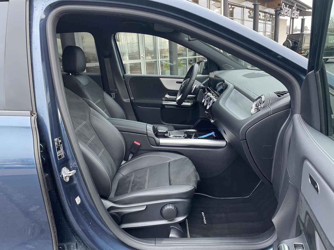 Fahrzeugabbildung Mercedes-Benz B 180 AMG+Night+Ambiente+R-Kamera+ 19'+TOTW+