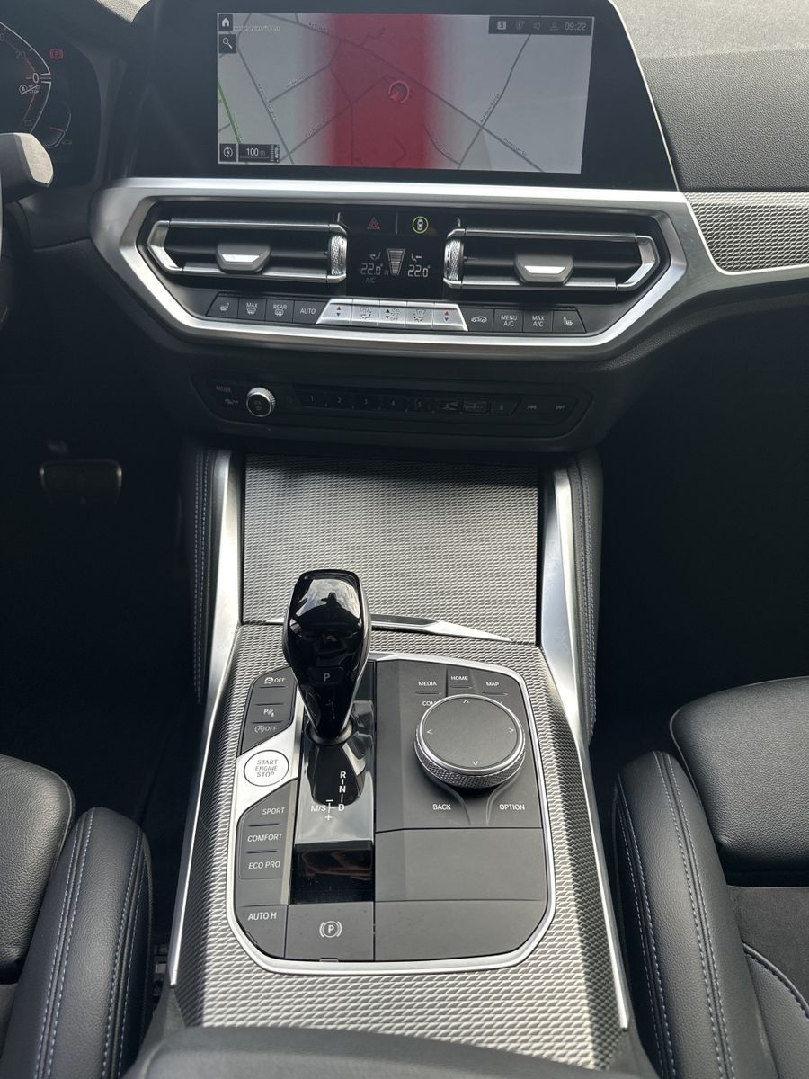 Fahrzeugabbildung BMW 220i Coupé M-Sport NAV+LED+PANO+VCOCK+DA+KAM+2HD