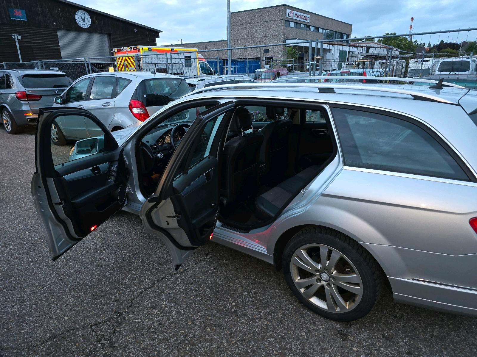 Mercedes-Benz C180 2010 — photo 10
