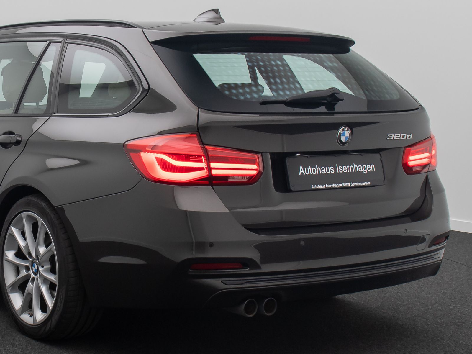 Fahrzeugabbildung BMW 320d SportLine Kamera HiFi NaviPro Alarm Komfort