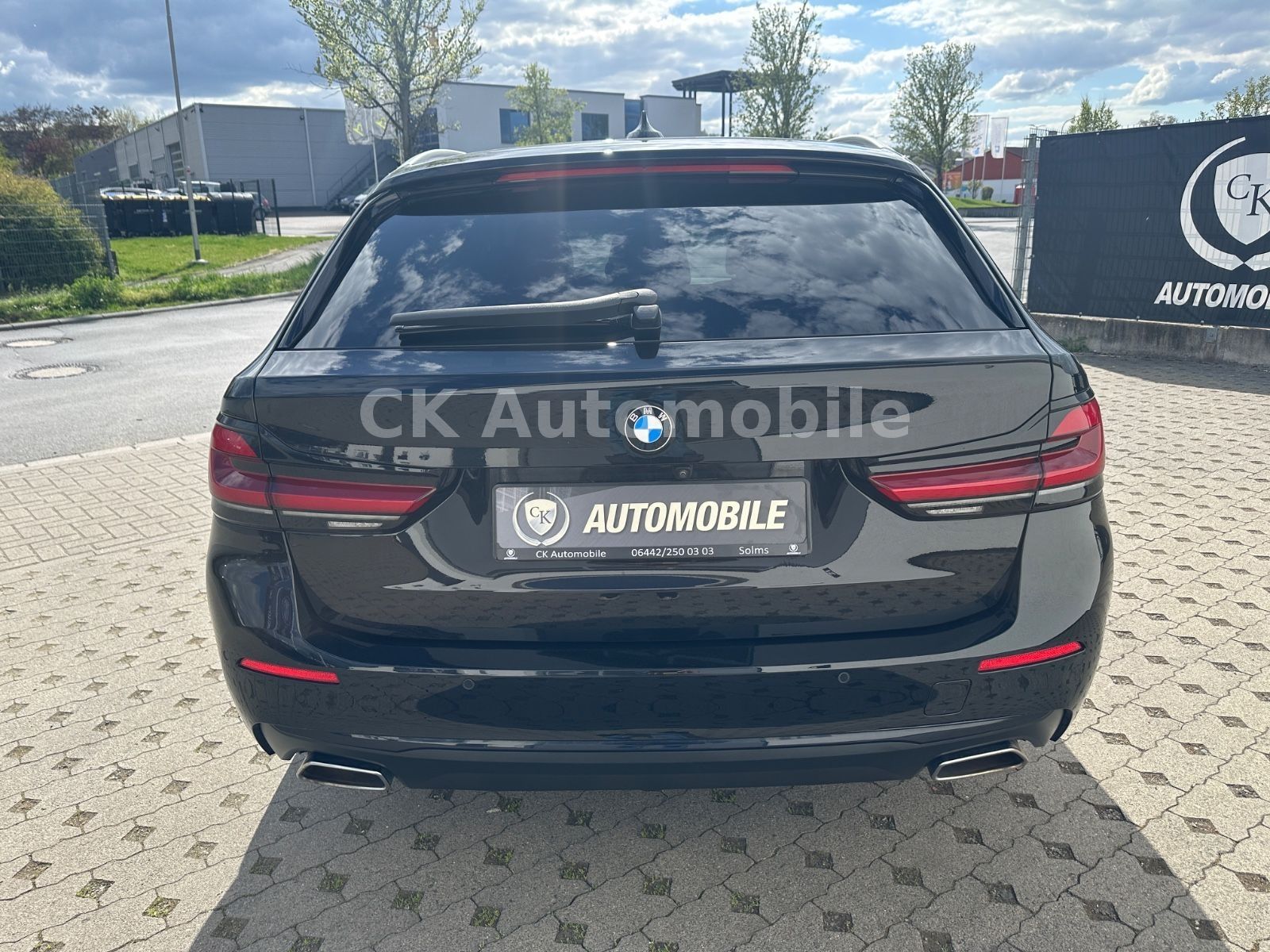 Fahrzeugabbildung BMW 520d Touring/Navi/Laser/Head-Up/Leder/360°/AHK