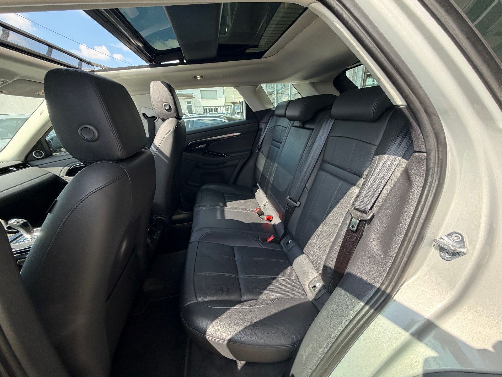 Fahrzeugabbildung Land Rover Range Rover Evoque SE Hybrid /PANO/MERIDIAN/
