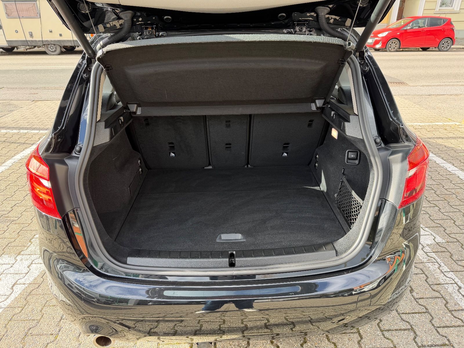 Fahrzeugabbildung BMW 218 Active Tourer NAVI LED AHK TEMPOMAT