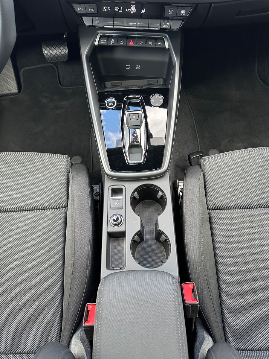 Fahrzeugabbildung Audi A3 35 TDI SpB S-Line NAV+LED+PANO+17ZOLL