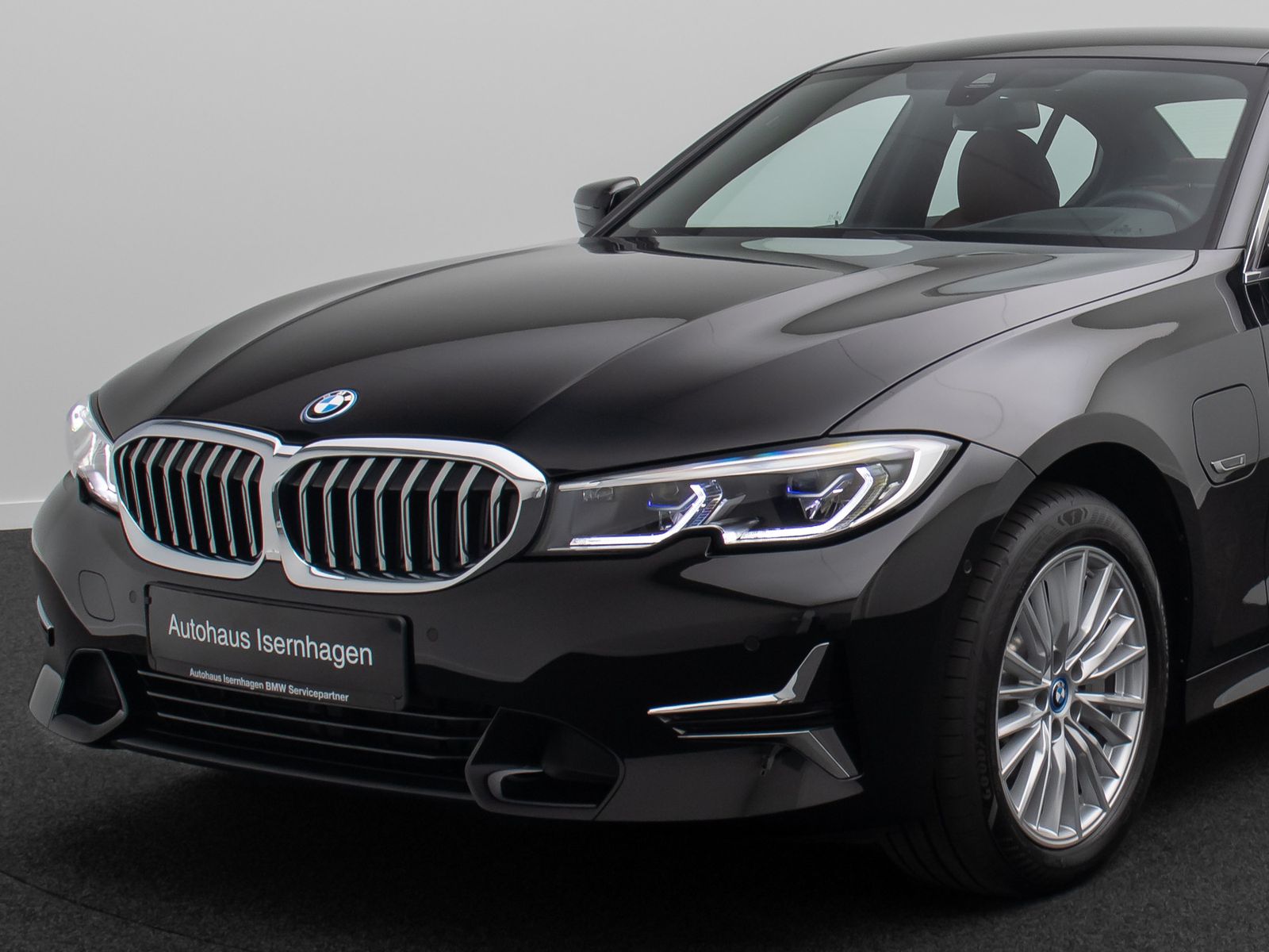 Fahrzeugabbildung BMW 330e LuxuryLine Kamera Laser HUD DAB HiFi Komfor