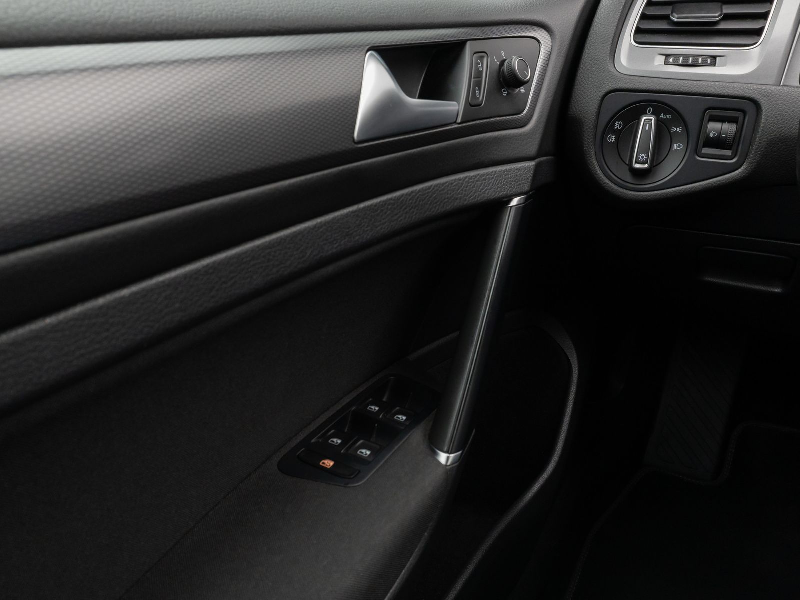 Fahrzeugabbildung Volkswagen Golf VII Variant Lounge BMT Sitzhzg Navi AHK