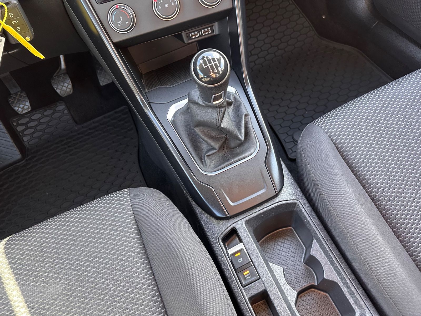 Fahrzeugabbildung Volkswagen T-Roc 1.0 TSI AHK/Navi/APP/PDC/GJR/LM 16"