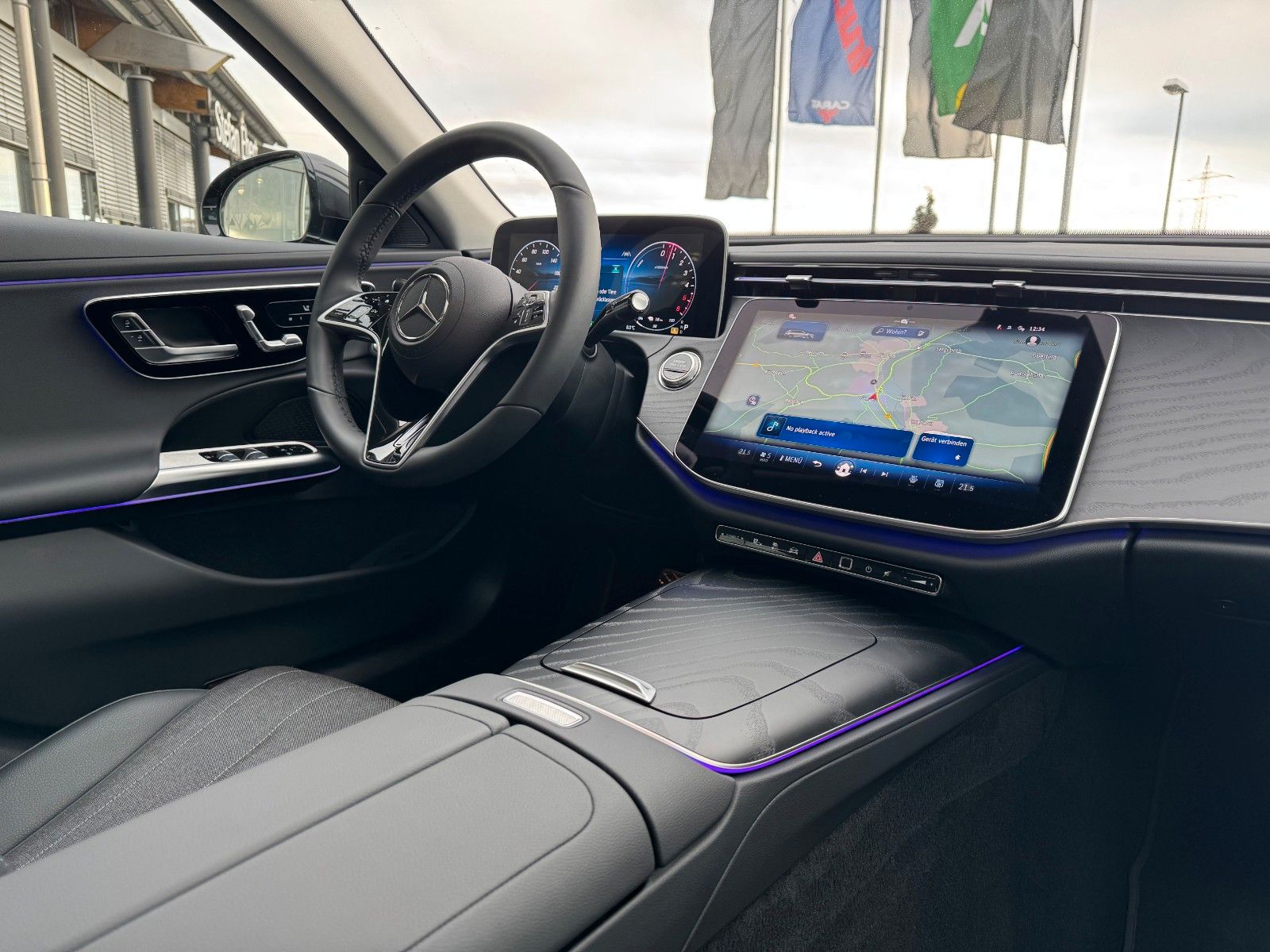 Fahrzeugabbildung Mercedes-Benz E 300de Avantgarde+Pano+AHK+DistrPro+Digital+360