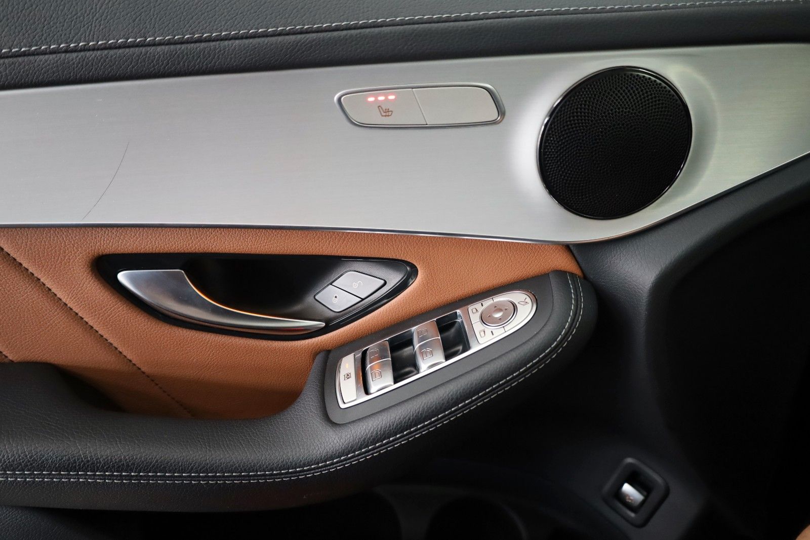 Fahrzeugabbildung Mercedes-Benz GLC 200d COUPE AMG Line Leder,Navi,LED,Kamera,SD