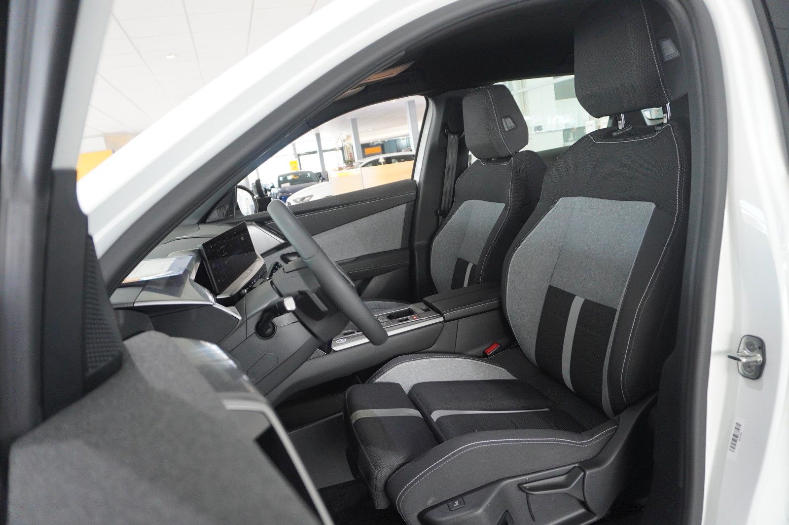 Fahrzeugabbildung Opel Grandland 1.2 48V HYBRID EDIT. NAVI/LED/KAMERA
