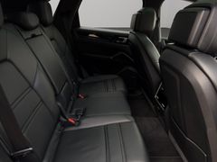 PORSCHE Cayenne 3.0L V6 E-Hybrid Super Ausstattung