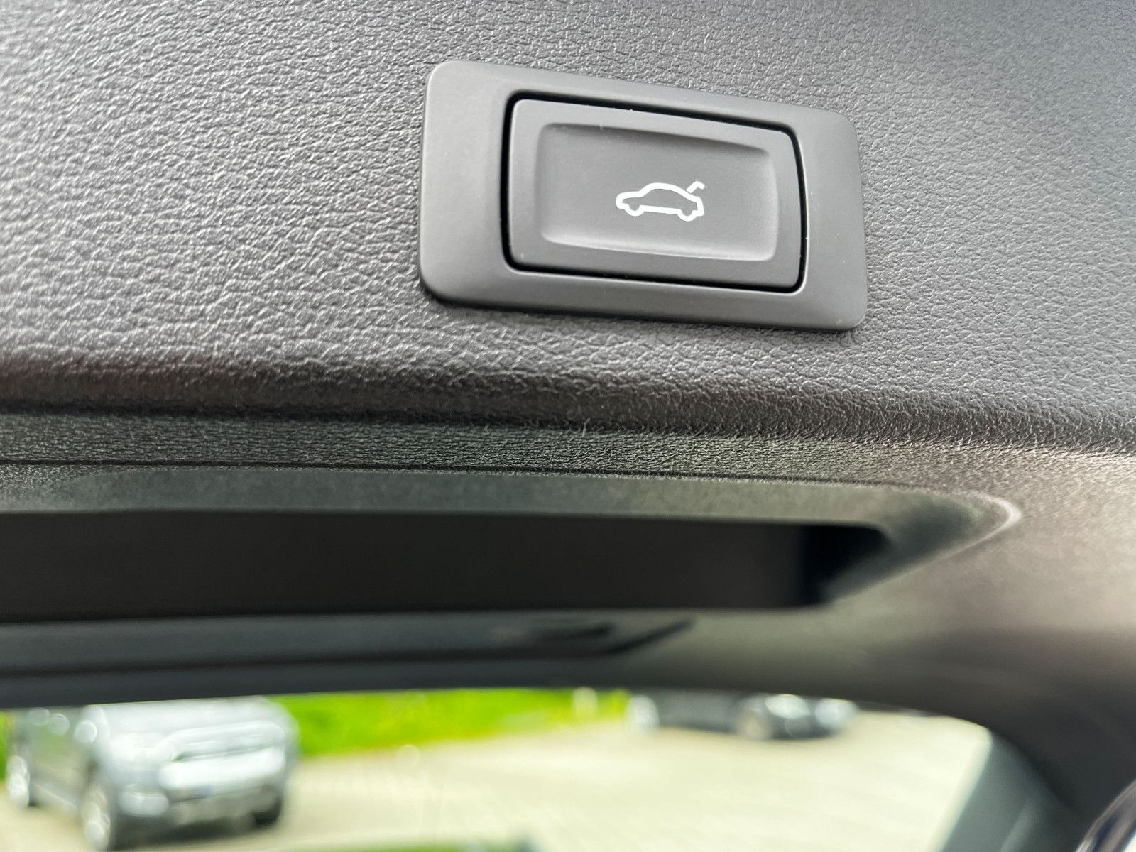 Fahrzeugabbildung Audi A4 Avant 40 TDI S line LED PANO NAVI SHZ KAM AHK