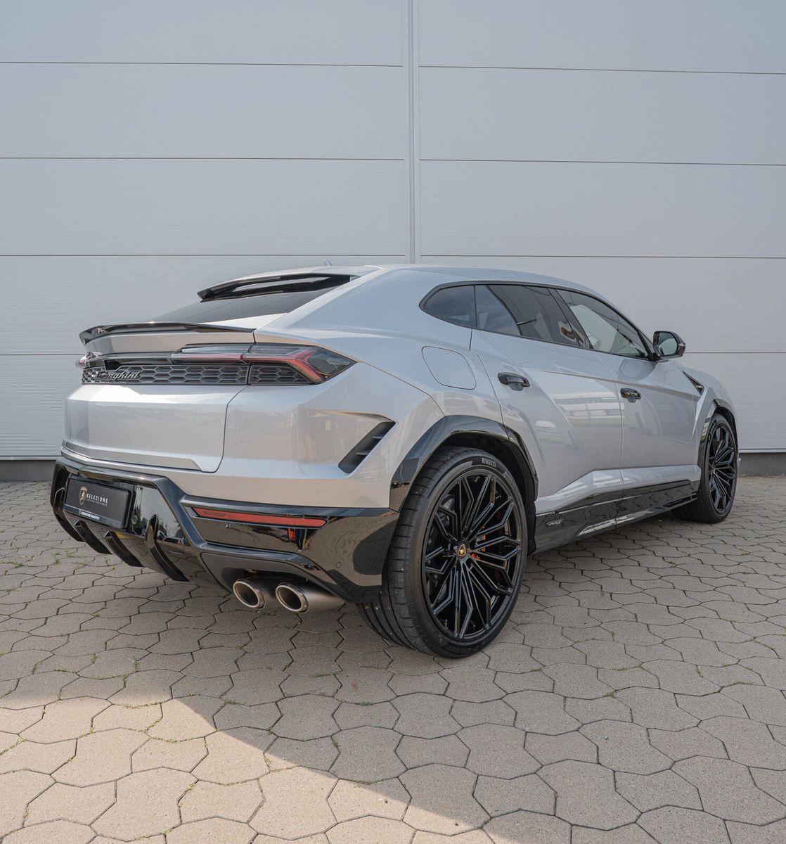 Lamborghini Urus SE Grigio Nimbus  Akrapovic  Pano.  Massage foto 3