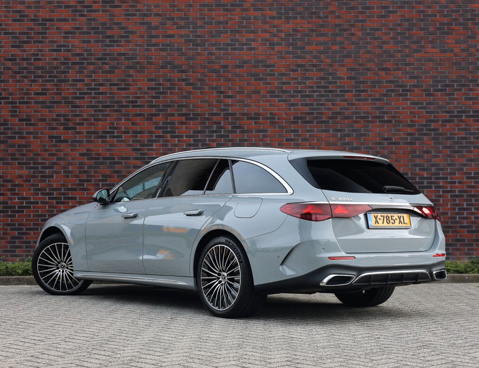 Mercedes-Benz E 300e Estate | Burmester - Pano - AHK imagem 2