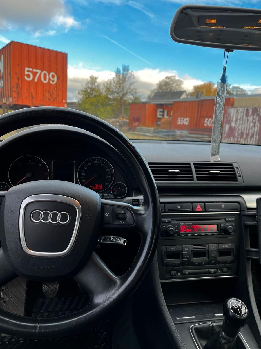 Audi A4 2005 — engine 140 HP (103kW)