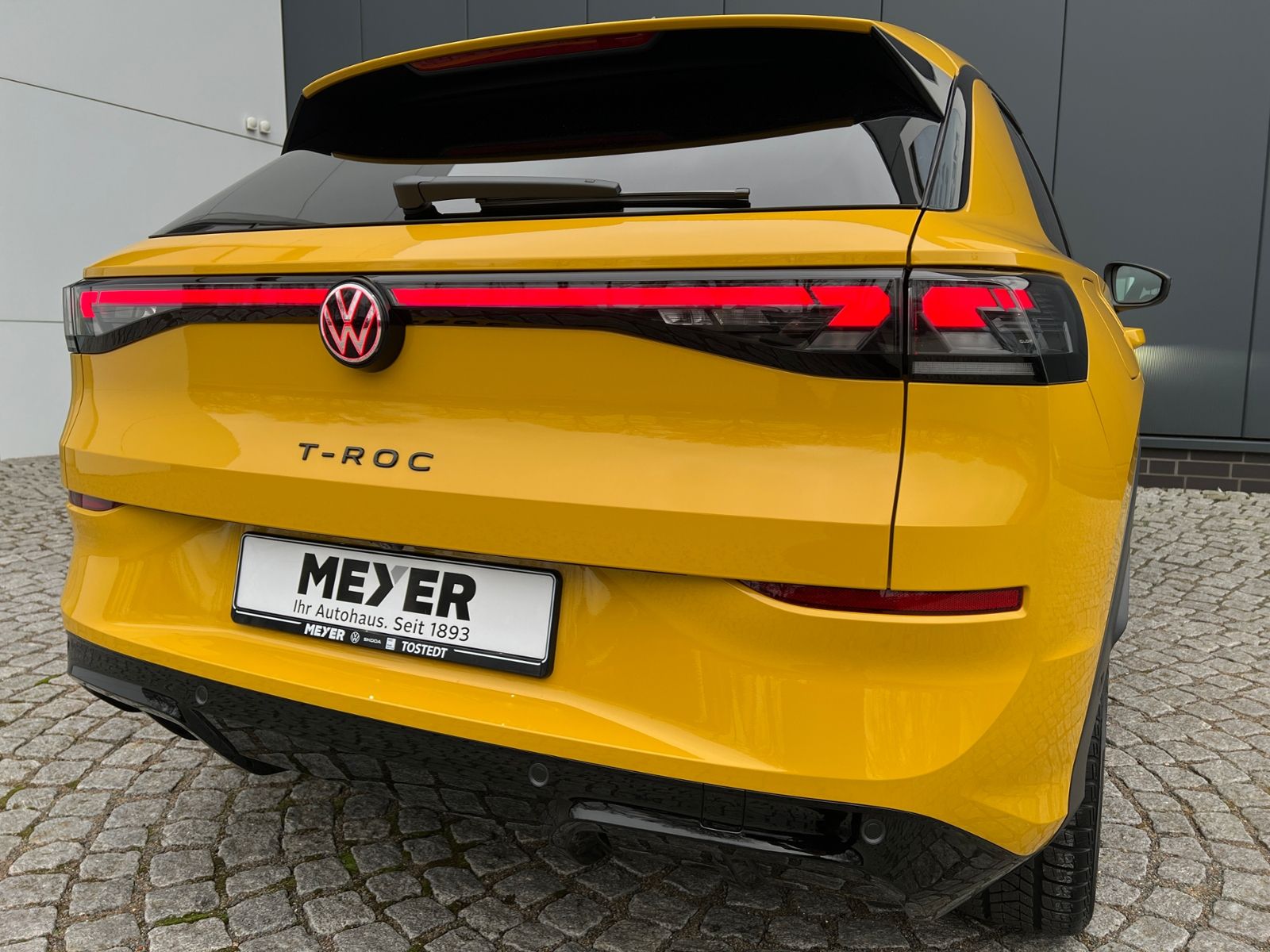 Fahrzeugabbildung Volkswagen T-Roc R-Line 1.5 eTSI DSG *Black Style, IQ-Light