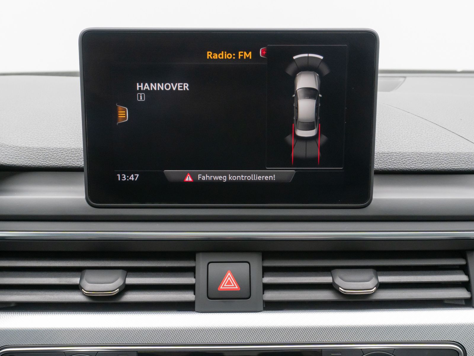 Fahrzeugabbildung Audi A4 quattro design Xenon PDC GSD Limit HiFi 18LM