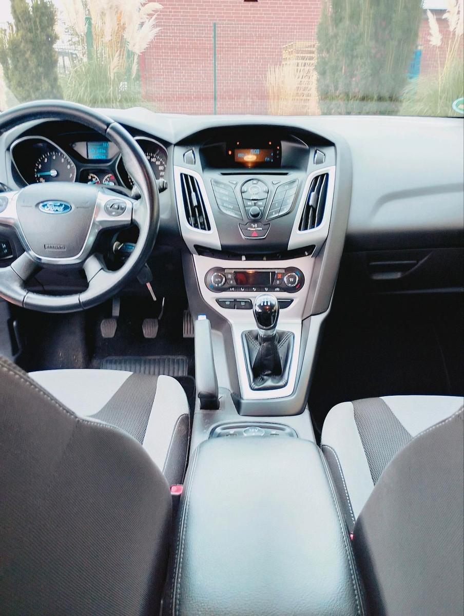 Ford Focus 2013 — photo 8