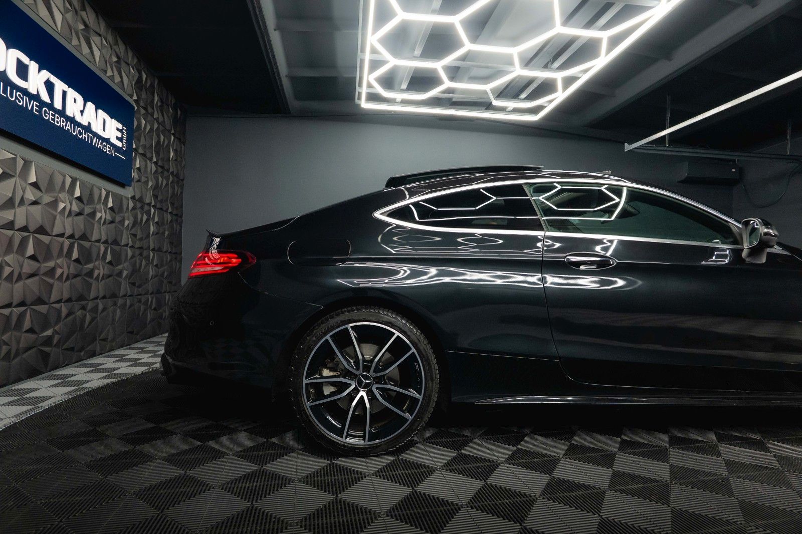 Fahrzeugabbildung Mercedes-Benz C 43 AMG Coupe 4Matic*LED*Virtual*Pano*Burmester