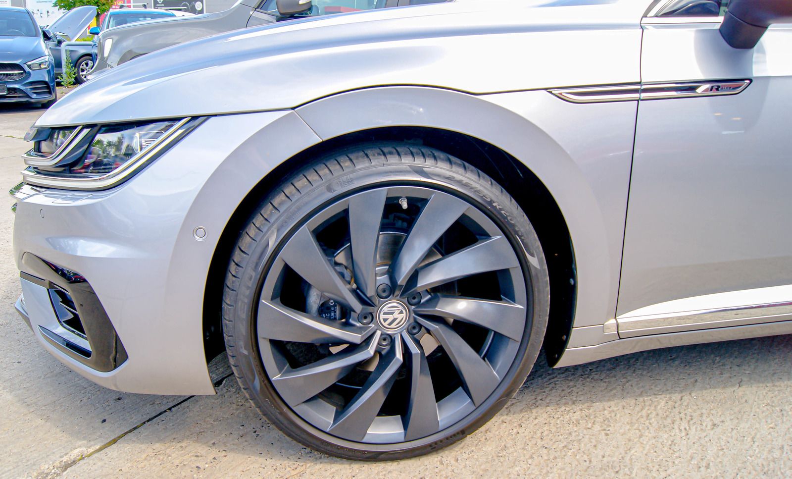 Fahrzeugabbildung Volkswagen Arteon R-Line 4Motion HEADUP PANORAMA STANDHEIZG
