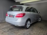 Mercedes-Benz B 180, AUTOMATIK, T-LEDER, NAVI, LED - Mercedes-Benz B-Klasse: Automatik