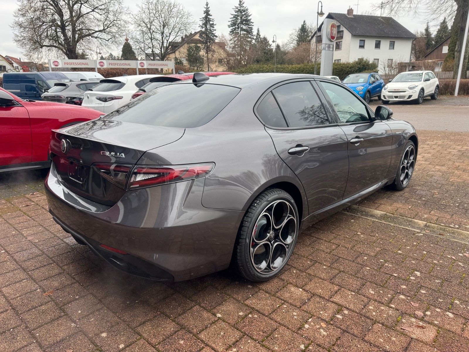 Fahrzeugabbildung Alfa Romeo Giulia 2.0 Veloce AT8-Q4 MEMORY LEDER NAVI KAMER
