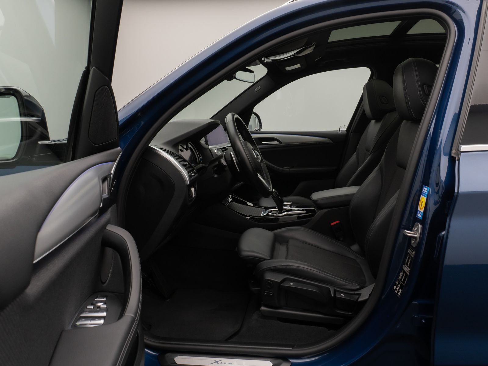 Fahrzeugabbildung BMW X3 xD20d xLine Kamera Panorama DAB HUD HiFi AHK