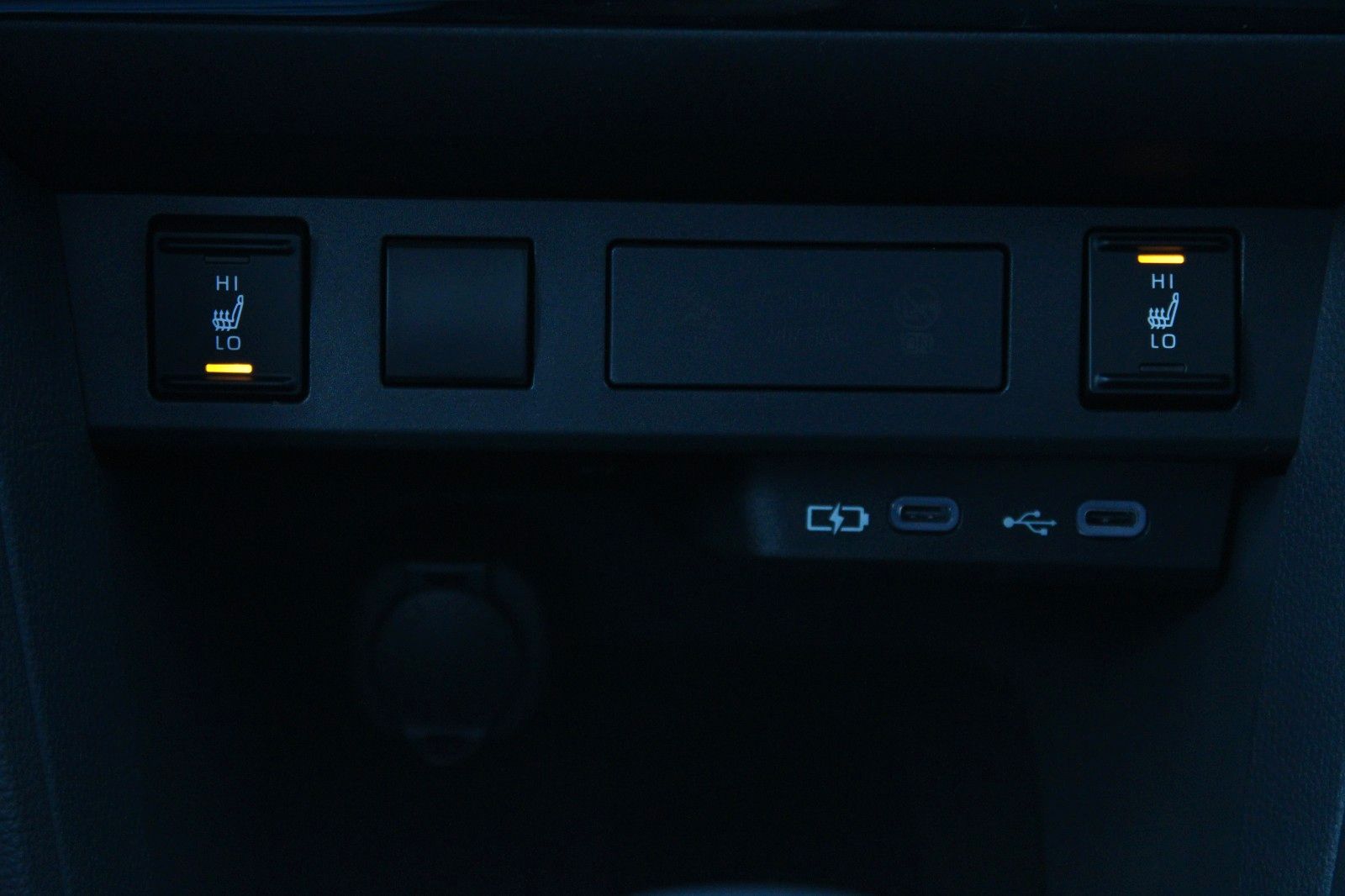 Fahrzeugabbildung Toyota Yaris Cross Hybrid Teamplayer+Winter+Safety