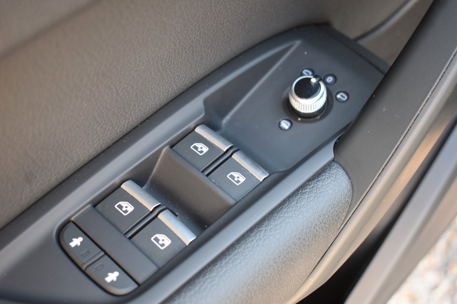 Fahrzeugabbildung Audi Q5 40 TDI quattro sport/Anhänger/LED/Tempomat