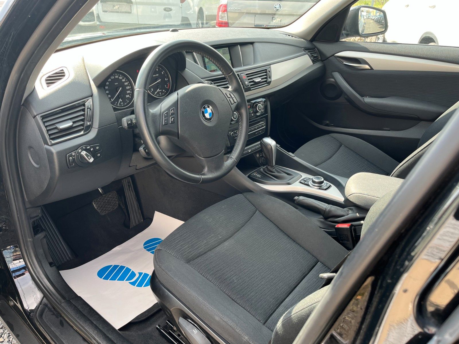 Fahrzeugabbildung BMW X1 sDrive18i Aut. Navi Klima 17"LMR 8-Fach 2.HD