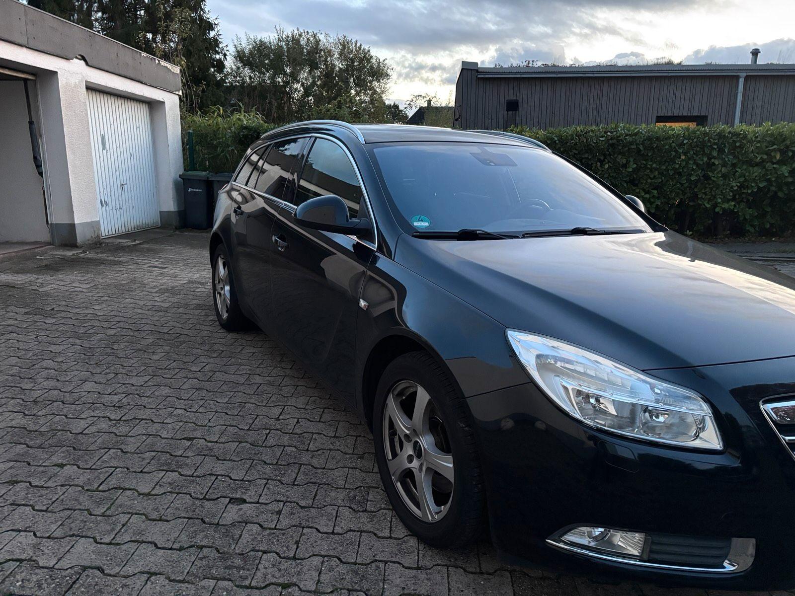 Opel Insignia 2011 — rear view