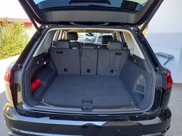 Volkswagen Touareg - 11