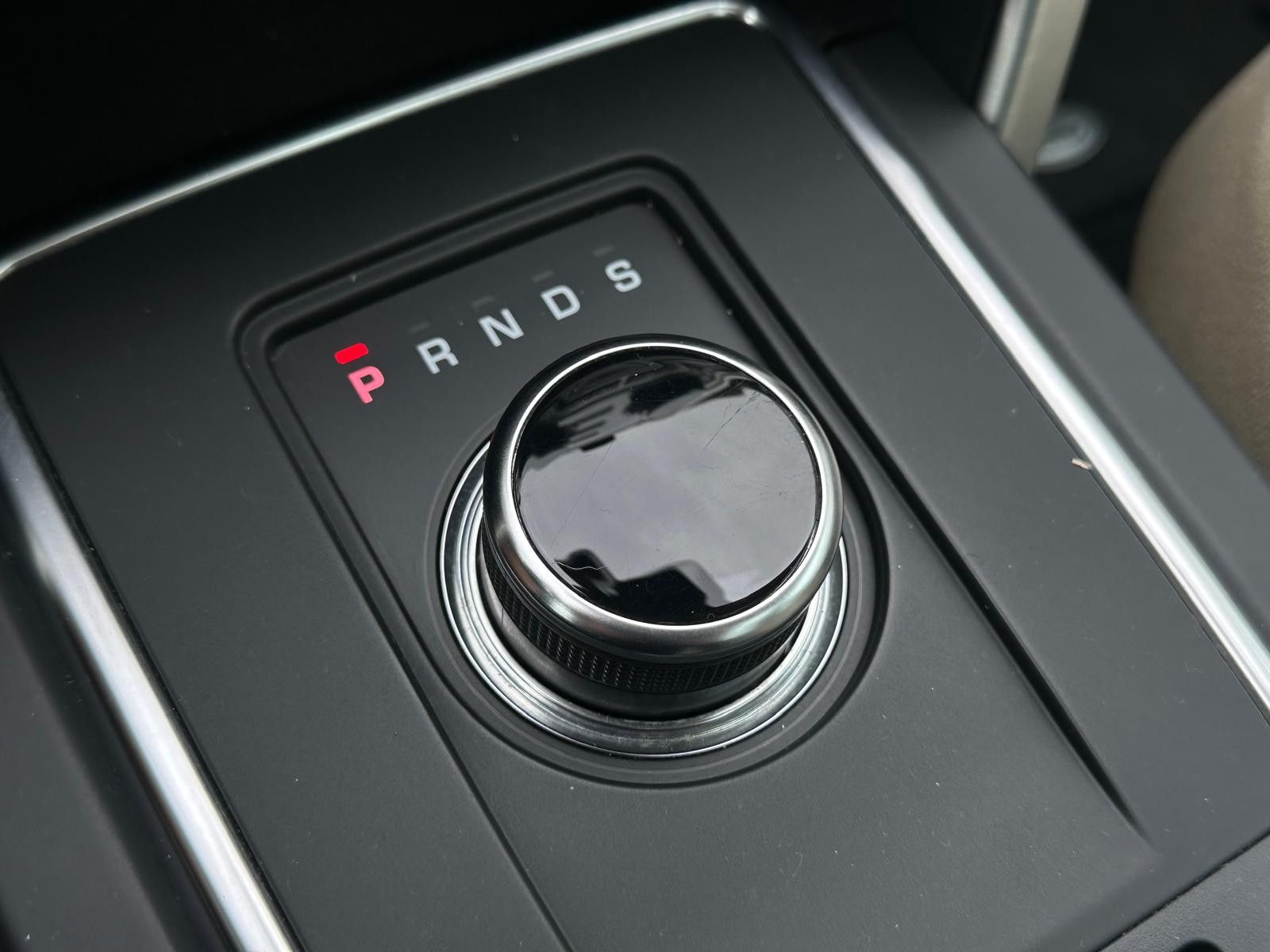 Fahrzeugabbildung Land Rover Discovery Sport SE AWD LED+PANO+KAM+NAVI+TEMPO+