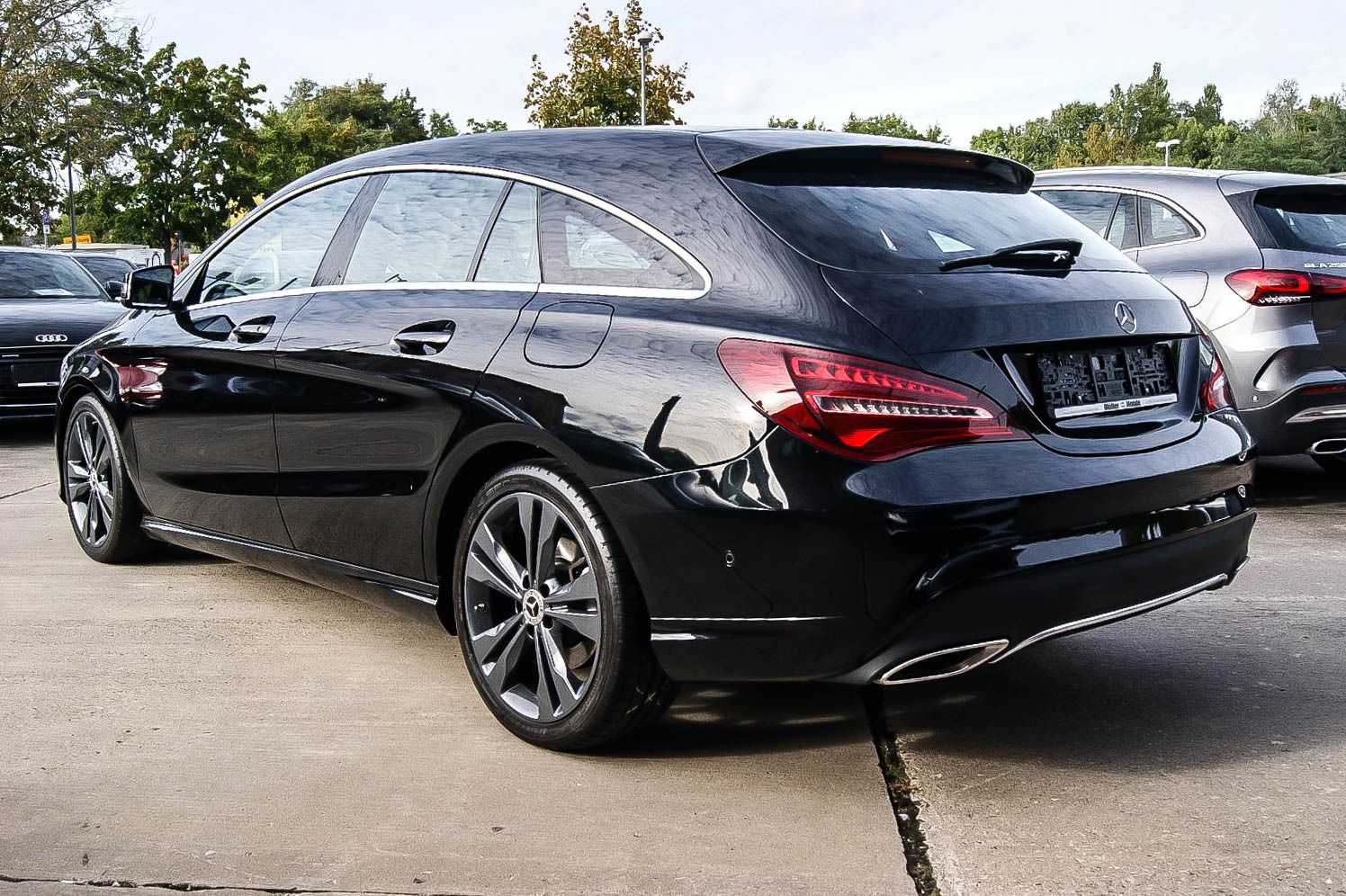 Fahrzeugabbildung Mercedes-Benz CLA 200 Shooting Brake 7G-DCT LED KEYLESS NAVI