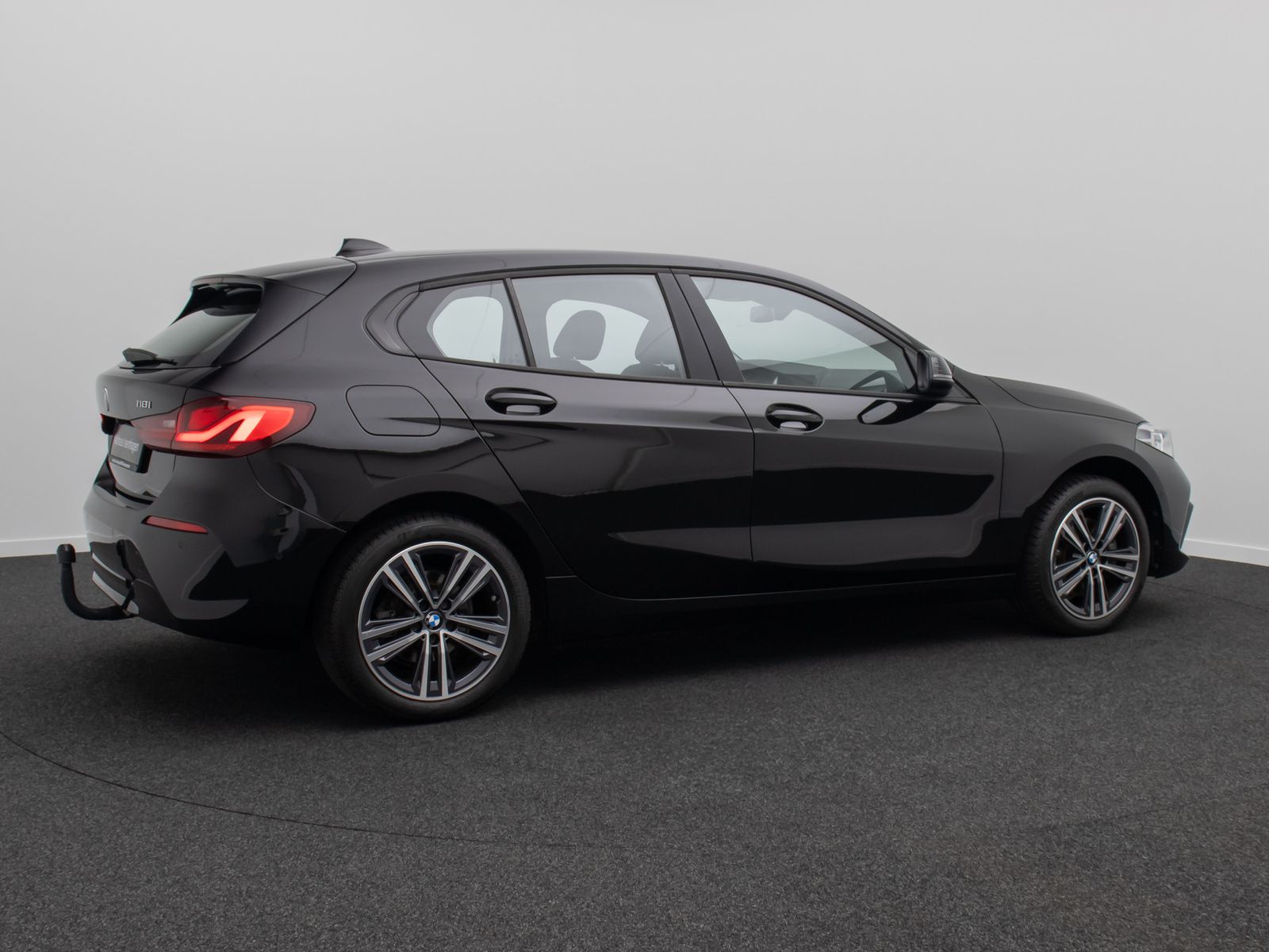 Fahrzeugabbildung BMW 118i Sport Leder HUD DAB Kamera AHK Memory LED