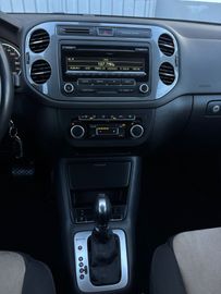 Volkswagen Tiguan - 11