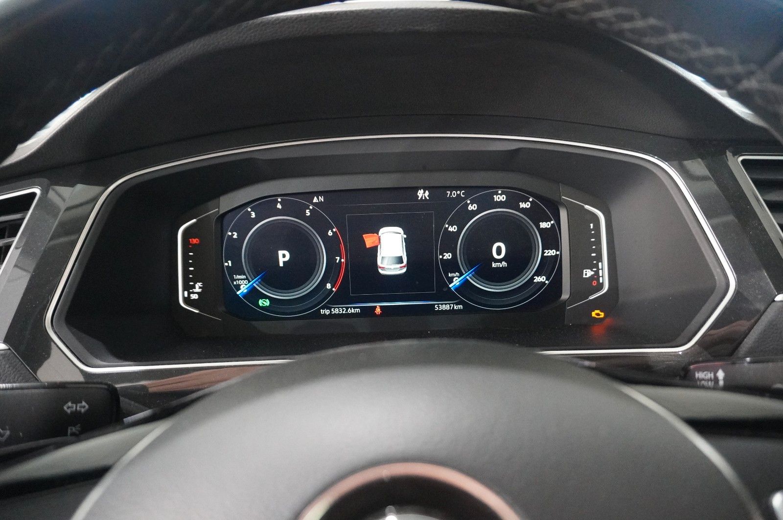 Fahrzeugabbildung Volkswagen Tiguan 2.0 TSI 4MOTION R-LINE NAVI/KAMERA/SH/AHK