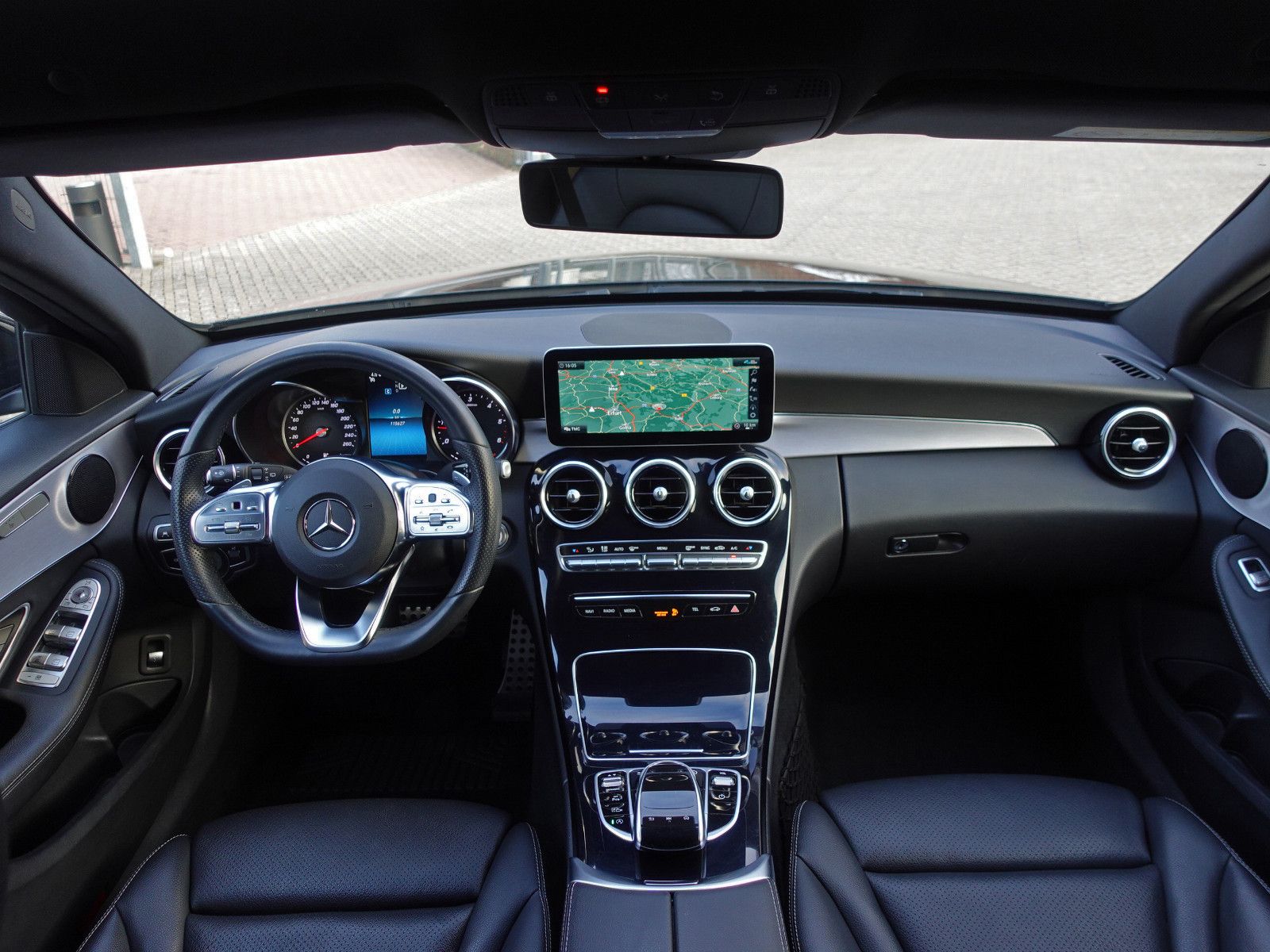 Fahrzeugabbildung Mercedes-Benz C 220d T 4MATIC 9G-T AMG Line Assist CarPlay RFK