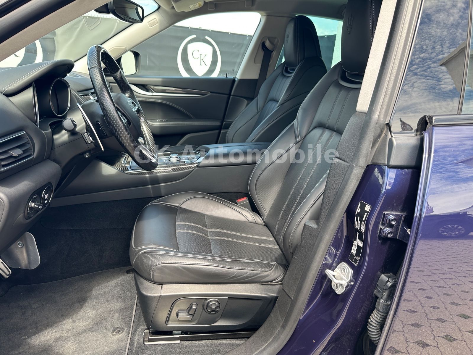 Fahrzeugabbildung Maserati Levante GranLusso S Q4/Navi/Pano/LED/360°Kam.