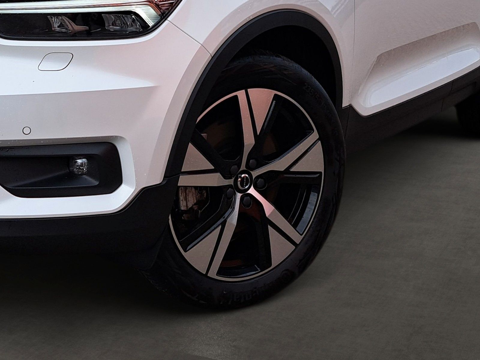 Fahrzeugabbildung Volvo XC40 R   Electric Allrad