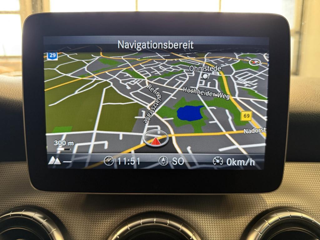 Mercedes-Benz CLA 180