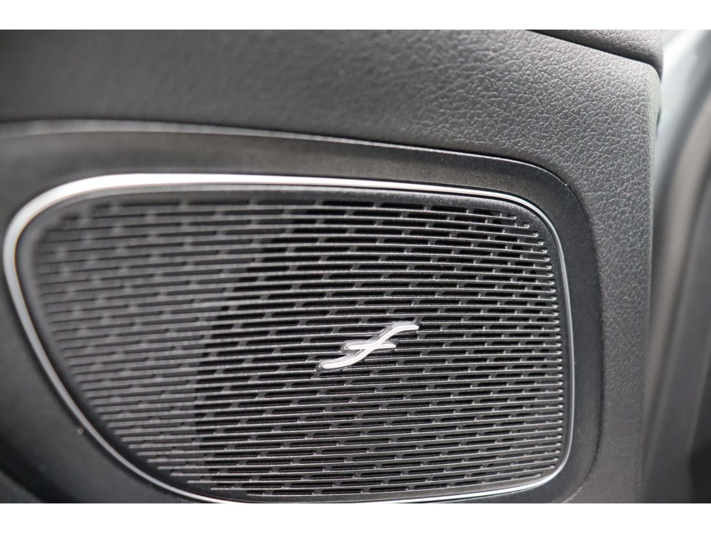 Fahrzeugabbildung Mercedes-Benz C 200 T-Modell LED ACC Digital Cockpit Soundsyst