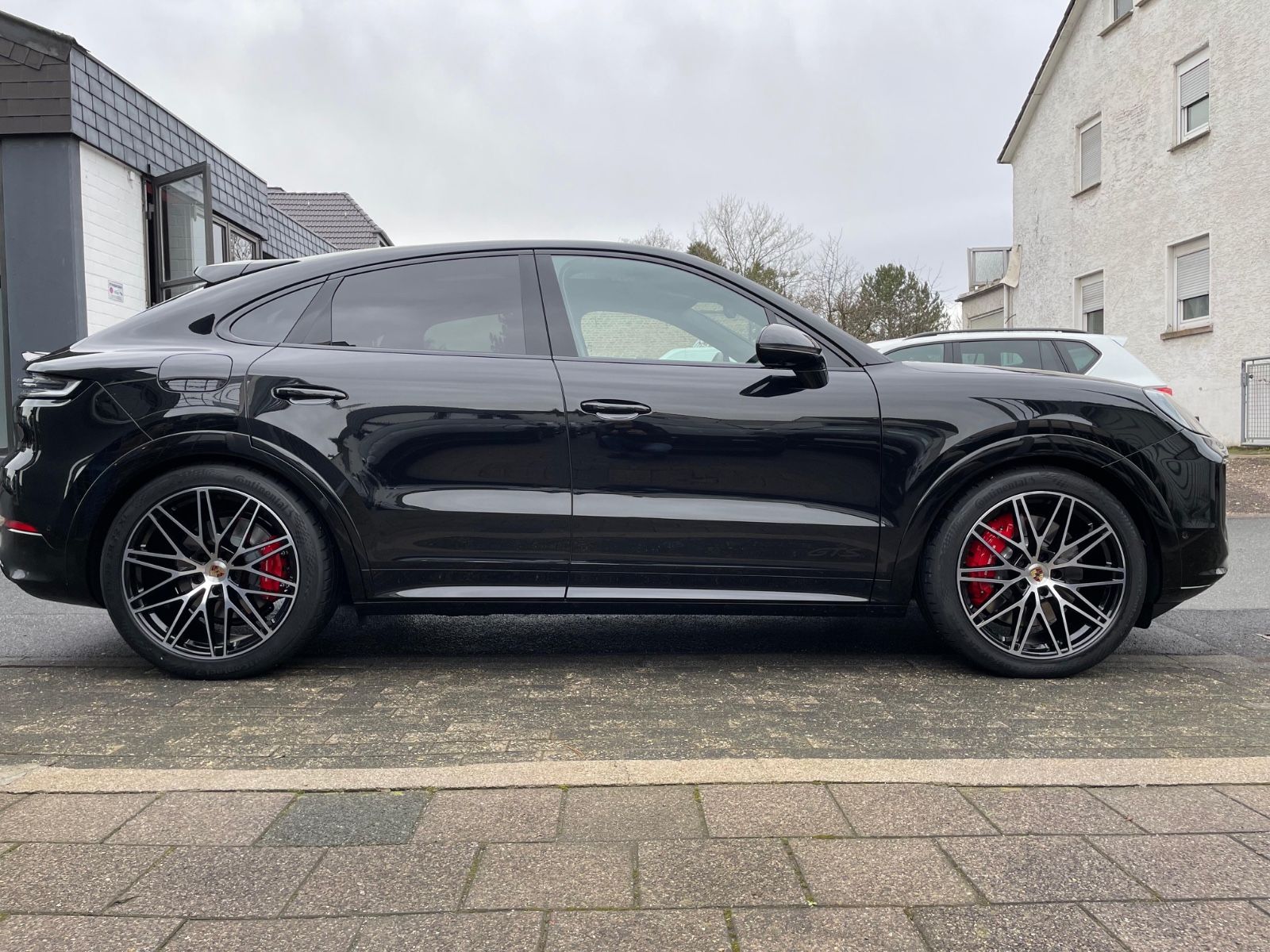 Fahrzeugabbildung Porsche Cayenne GTS Coupé |HUD|Matrix|ACC|AHK|Carbon|22"