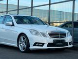 Mercedes-Benz E 500 4Matic Leder SB-Dach AMG AHK - weiße Mercedes-Benz E 500