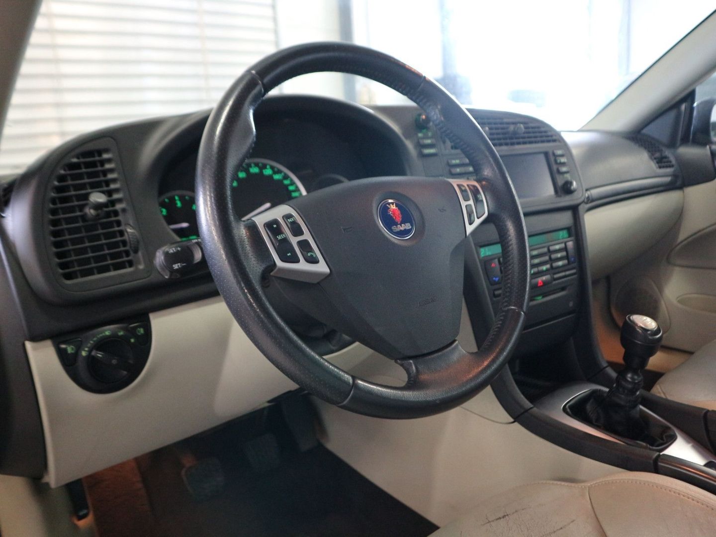 Fahrzeugabbildung Saab 9-3 Cabriolet 1.9 TiD Vector Leder Navi PDC SHZ