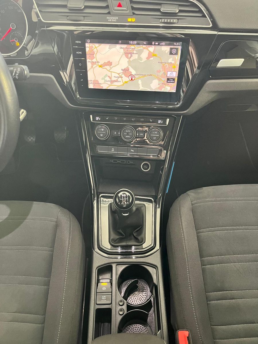 Fahrzeugabbildung Volkswagen Touran Highline PANO/NAVI/LED/4xSHZ/StHz/AHK/APP