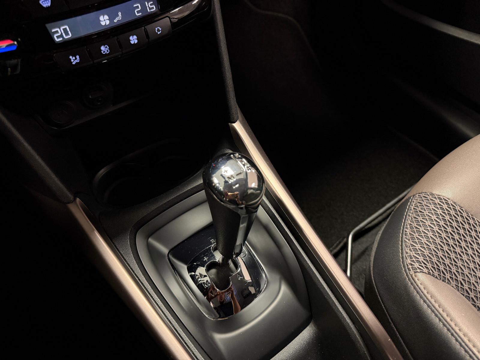 Peugeot 2008 Allure 1.6 e-HDi Automatik /2.HD/LED/SITZHZ