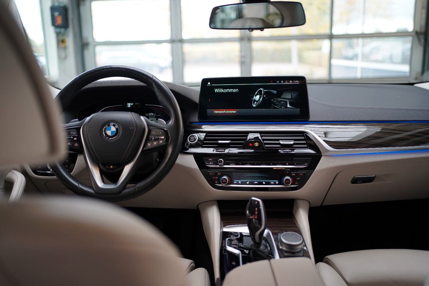 Fahrzeugabbildung BMW 530i xDrive Luxury Line +Komfortsitze+Laserlicht