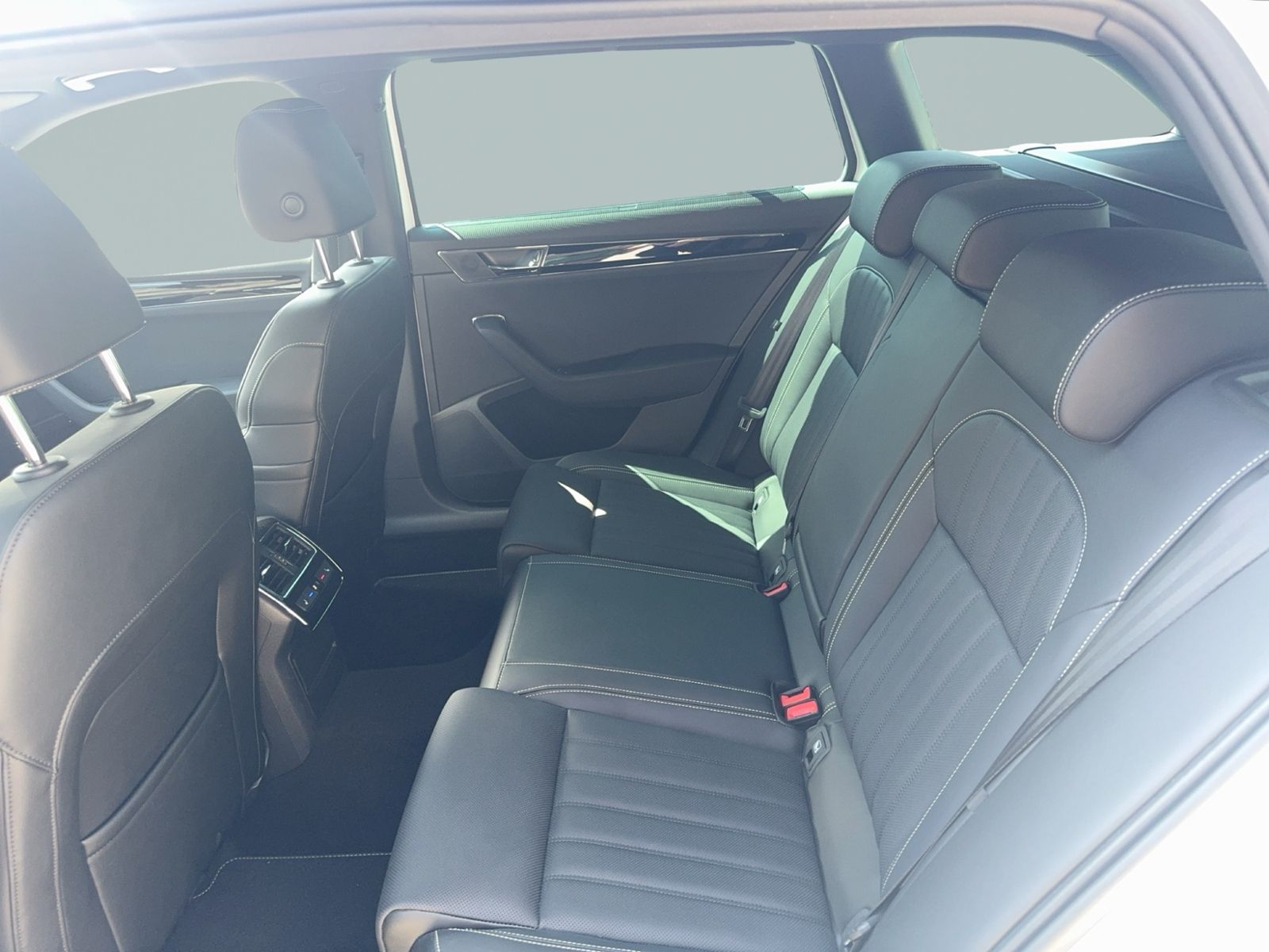 Superb Combi 2.0 TSI L&K 4x4, Business Columbus,